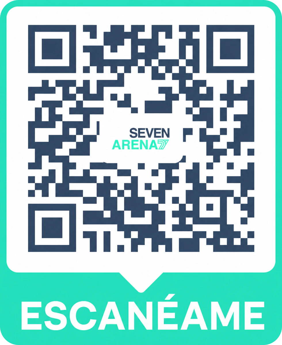 Credencial QR Seven Arena estilo sticker con leyenda ESCANÉAME